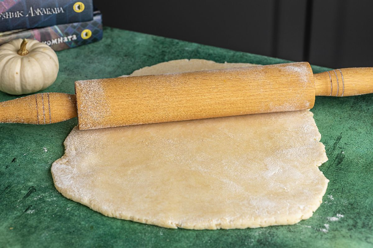 Как правильно раскатывать тесто. Схема раскатки теста на пирожки. Как называется тонкое раскатанное тесто в национальной выпечке.